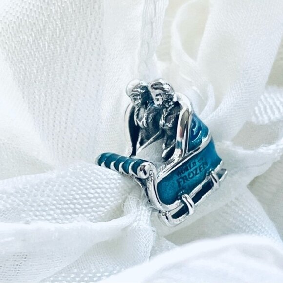 ❄️✨ NWOT Frozen Charm – Princess Anna & Princess Elsa ✨❄️ - Picture 3 of 15